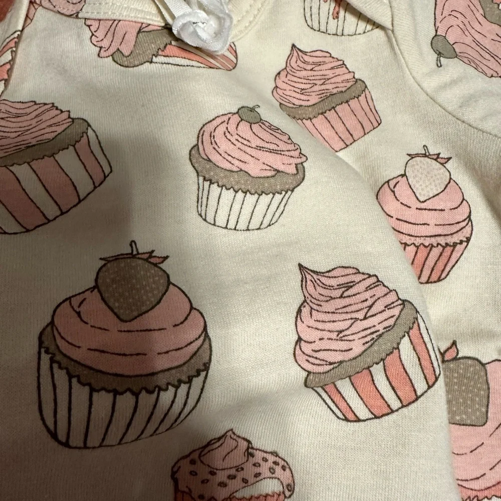 NWT Kate Quinn Newborn Cupcake Onesie - Picture 4 of 4